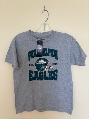 New With Tags NFL  Philadelphia Eagles  Kids Gray Graphic T-Shirt Size M unisex